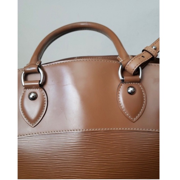 Authentic Louis Vuitton Epi Passy GM Shoulder
Hand Bag Brown with shoulder strap - Picture 9 of 15